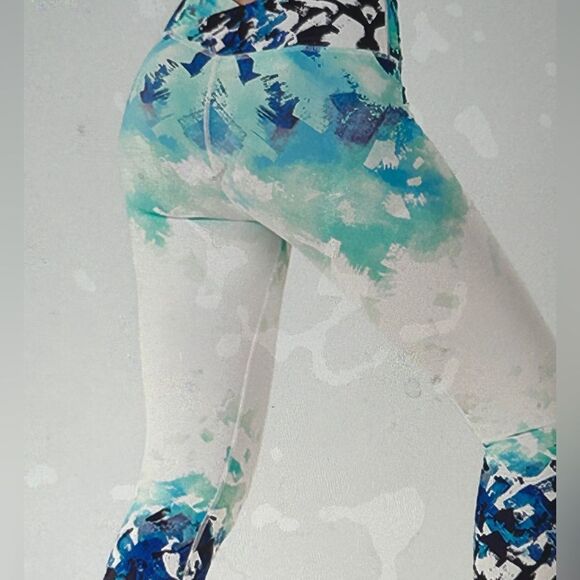 Fabletics XXL Winn Printed PureLuxe Crop Leggings - Picture 4 of 5